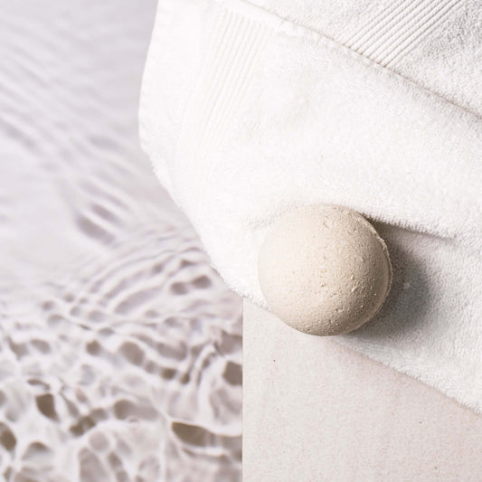 July candle Canada summer home scent coconut oatmeal vanilla bath bomb and candle