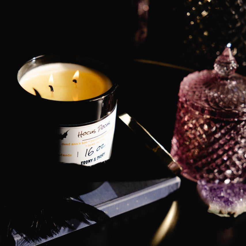 Hocus Pocus halloween candle in a black 16oz jar. Soy wax candle Canada. Hocus Pocus